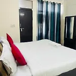 Hotel Crystal Inn