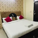 Hotel Crystal Inn